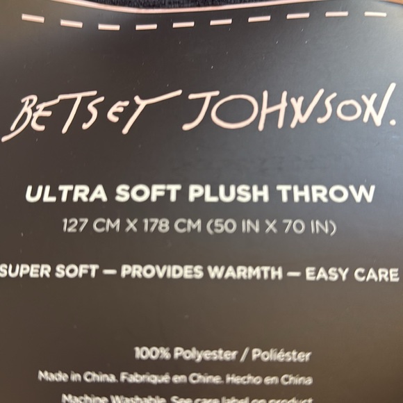 BETSEY JOHNSON Skull Hearts Lips Black  Plush Throw‎ Blanket - Picture 3 of 5